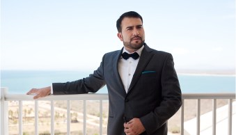 How to Pose Grooms and Groomsmen Effectively